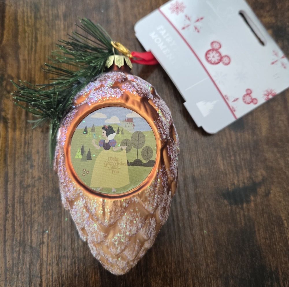 NEW DISNEY PARKS SKETCHBOOK CHRISTMAS ORNAMENT SNOW WHITE 2 SIDED PINECONE